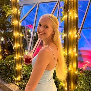 Meet your Posher, Lauren